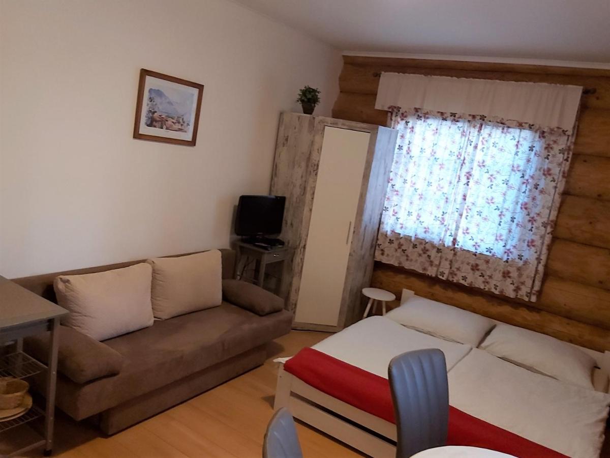 Apartment U Srubu *